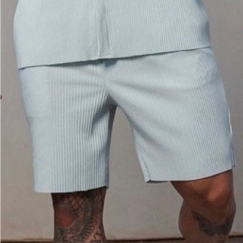 Youngla mens pleated light blue shorts size large